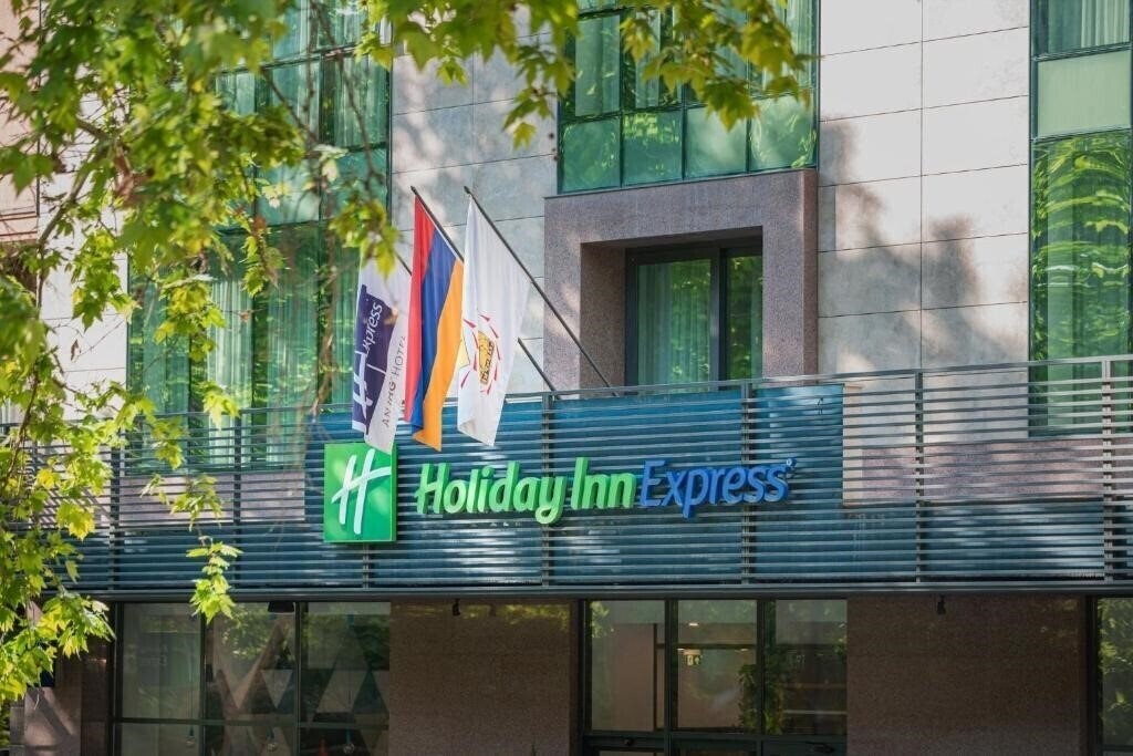 Отель Holiday Inn Express 3*