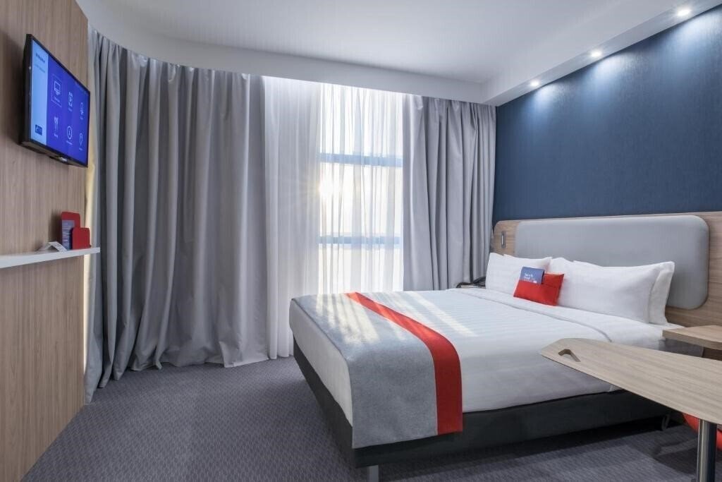 Фото Holiday Inn Express 3*
