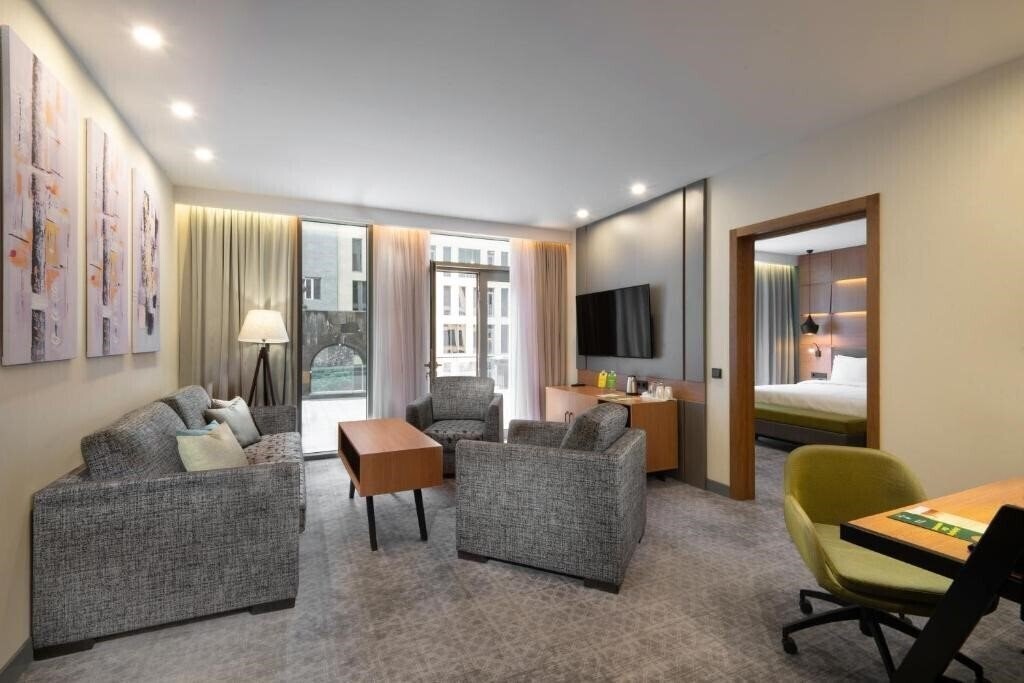 Изображение Holiday Inn Republic Square 4*