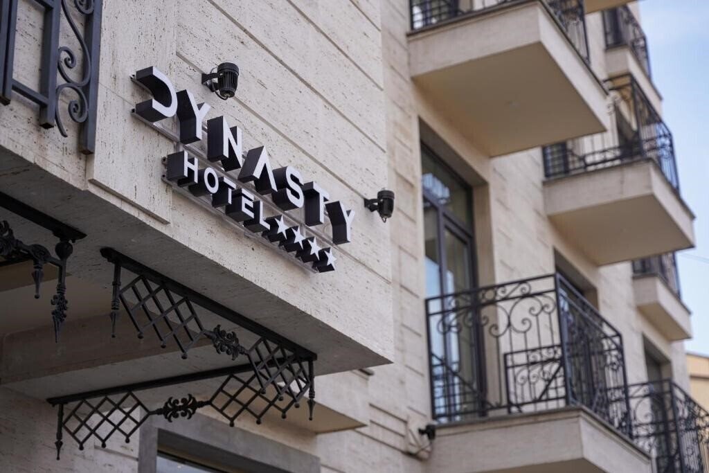 Фото Dynasty Hotel 4*