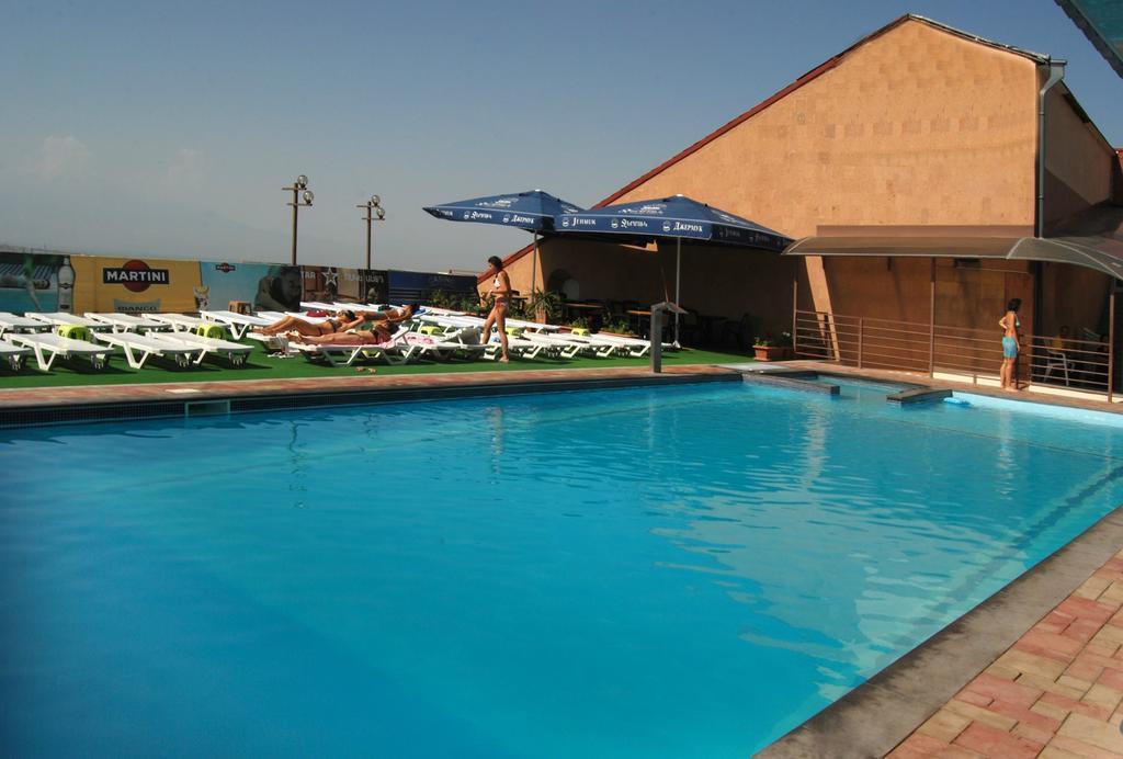 Regineh Hotel 3* қонақ үйі