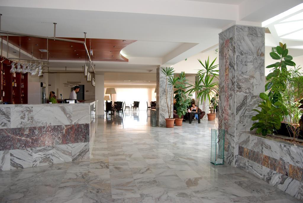 Regineh Hotel 3* фотосуреті