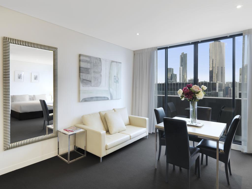 Изображение Oaks On Collins 4*