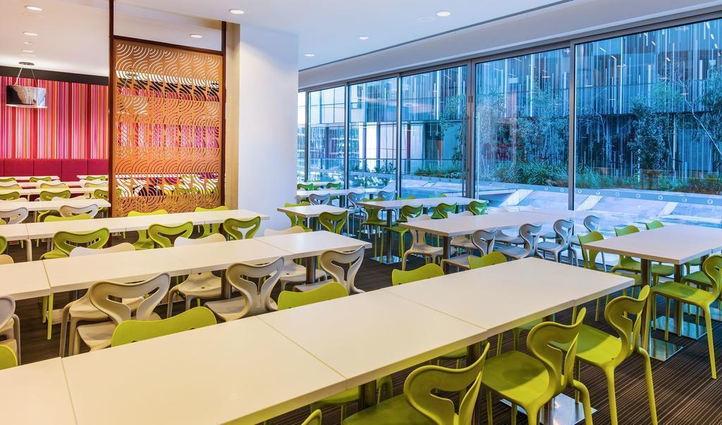 Travelodge Docklands 4* фотосуреті