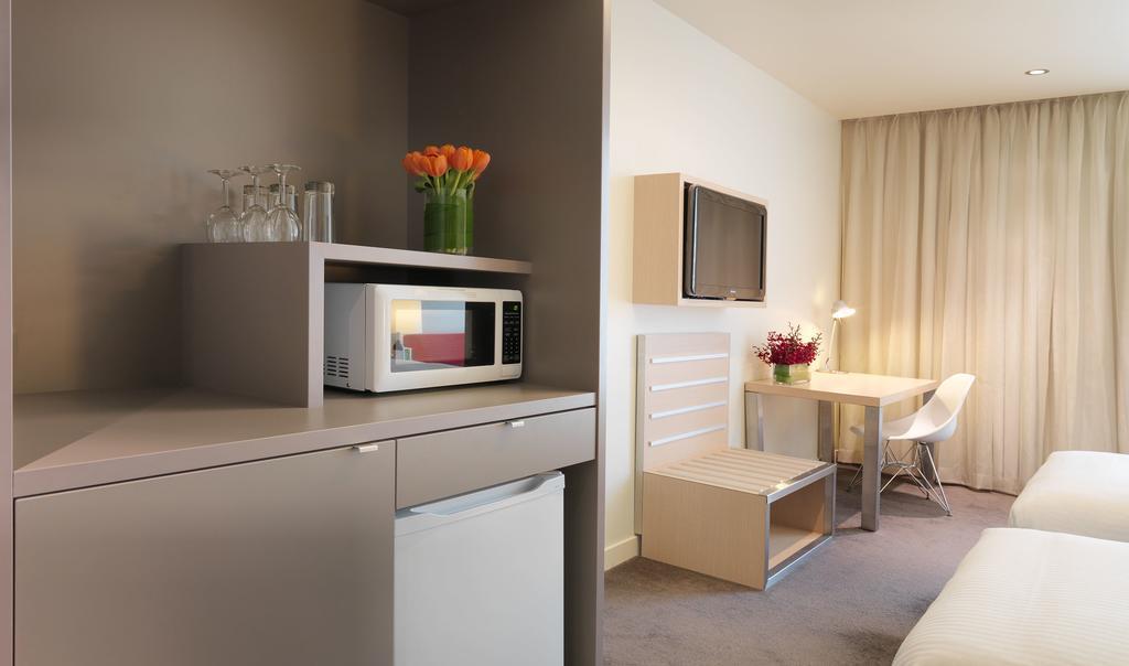 Travelodge Docklands 4* суреті