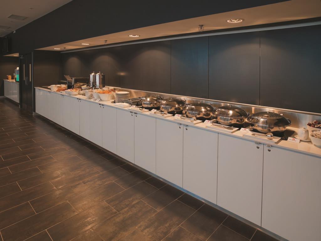 Travelodge Docklands 4* суреті