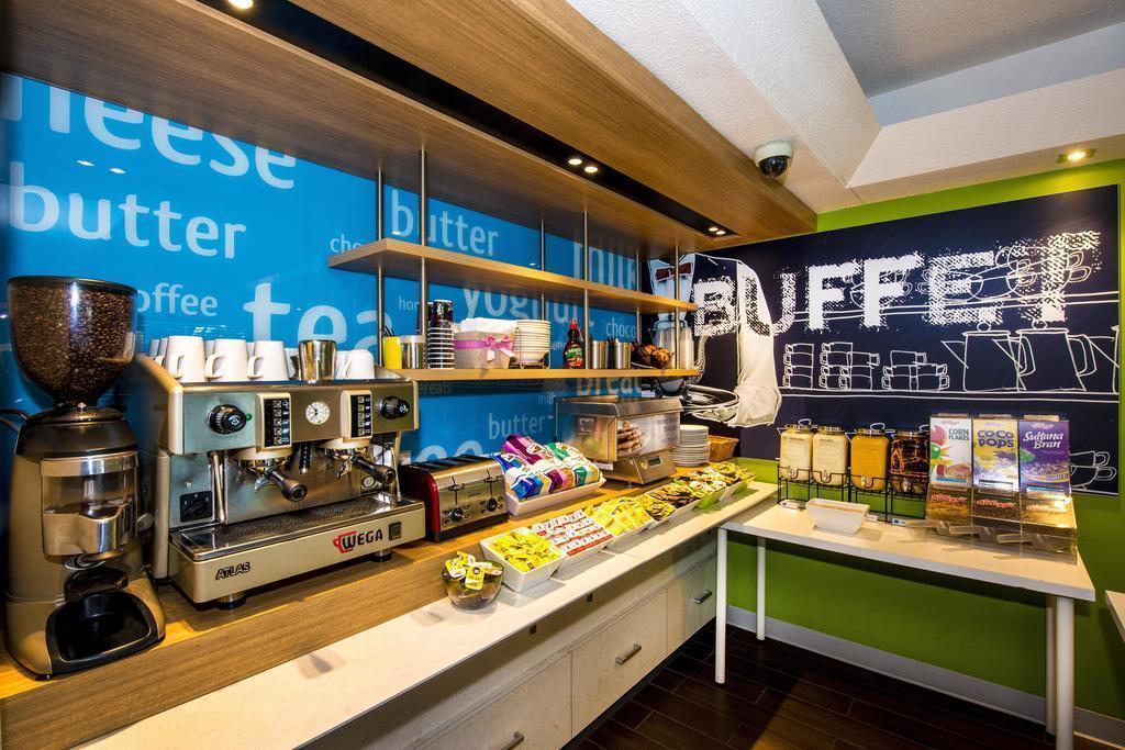 Отель Ibis Budget St Peters 2*