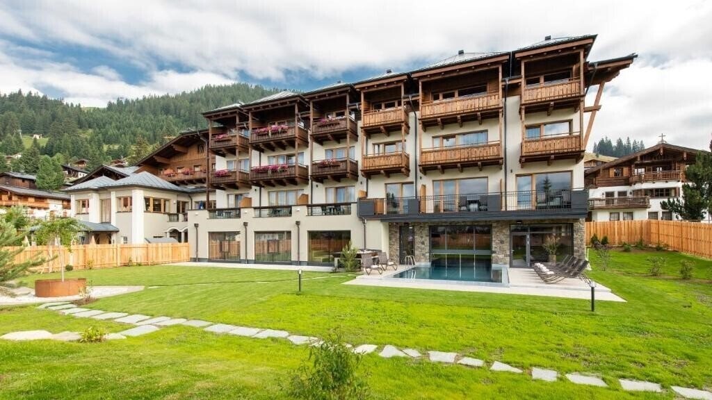 Hotel Konigsleiten-Vital-Alpin 4* қонақ үйі