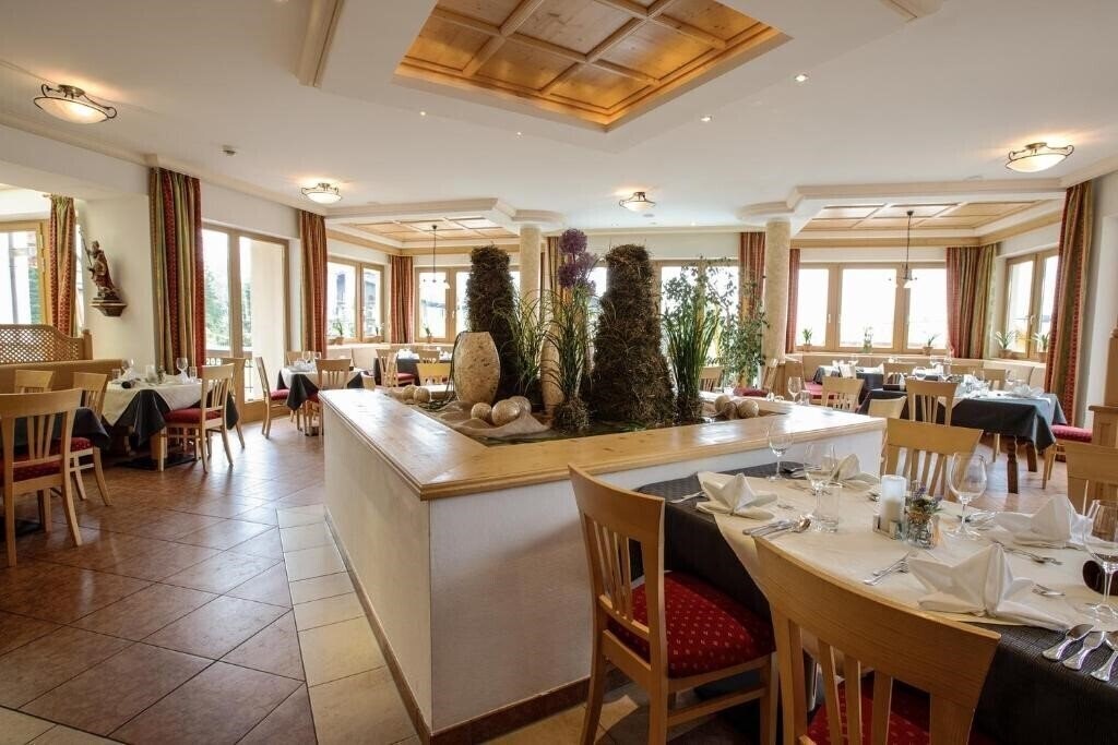 Hotel Konigsleiten-Vital-Alpin 4* суреті