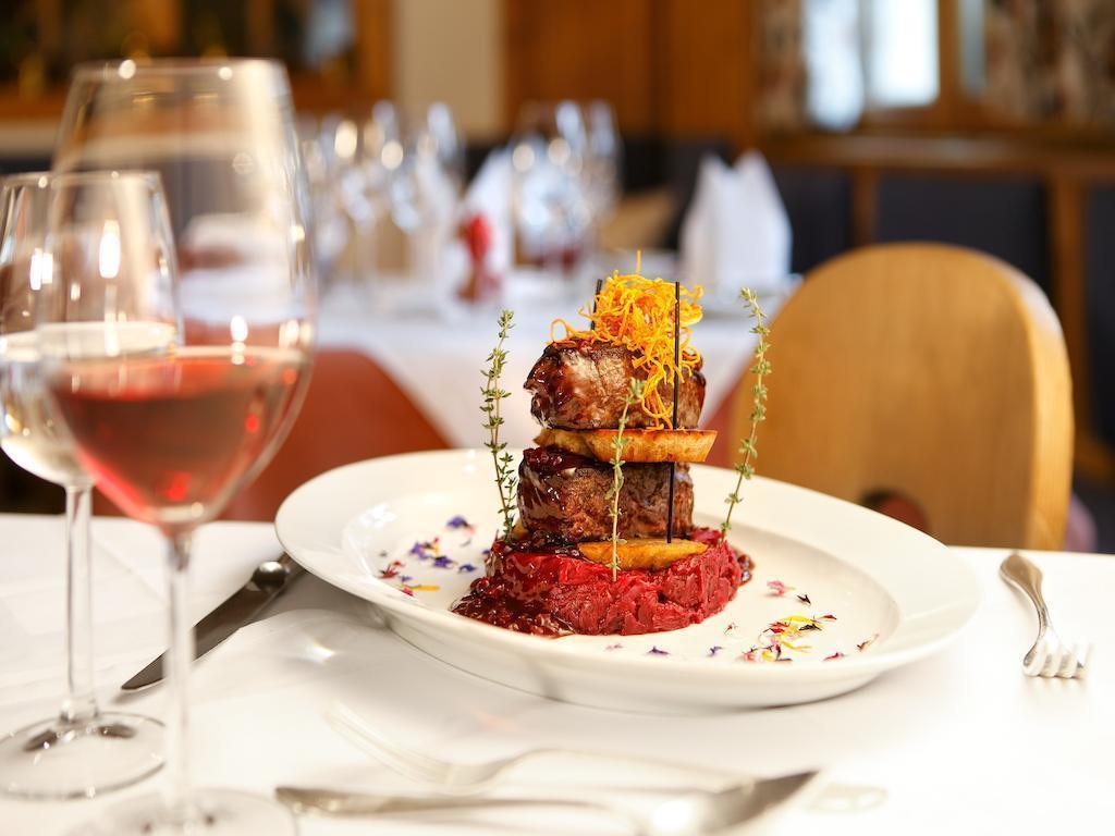 Hotel Zum Hirschen 4* суреті