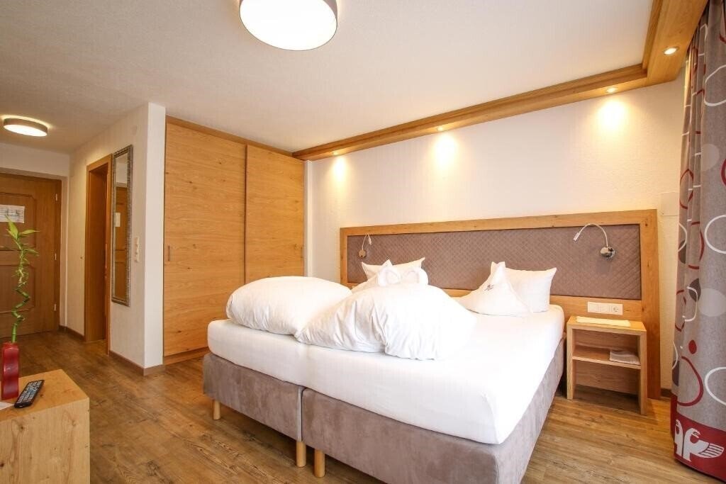 Schwarzer Adler 4* фотосуреті