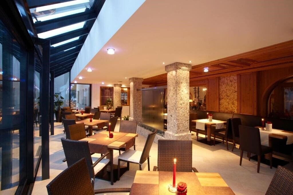 Schwarzer Adler 4* суреті