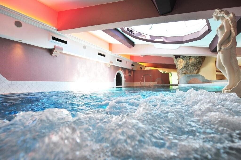 Central 4* суреті