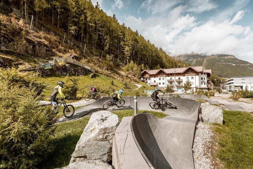 Grauer Bar 4* фотосуреті