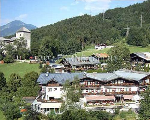 Отель Zur Burg Hotel 4*