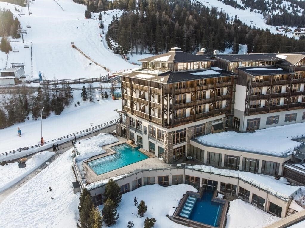 Отель Falkensteiner Hotel Cristallo 4*