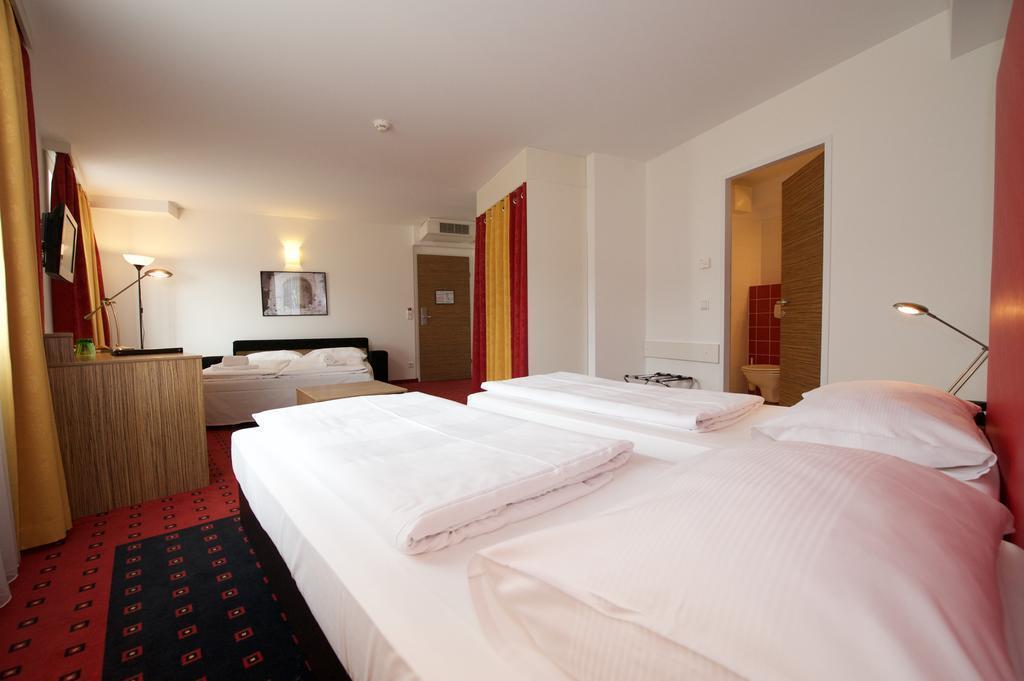 Senator Hotel Vienna 4* фотосуреті