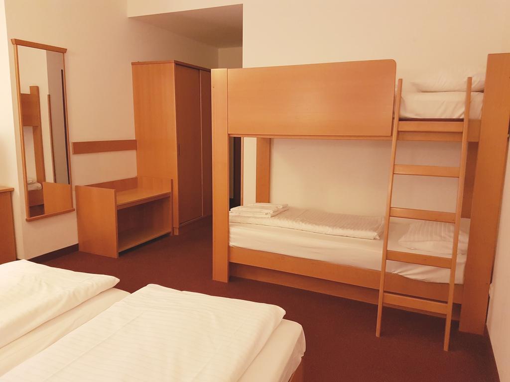 Haydn Hotel 3* суреті