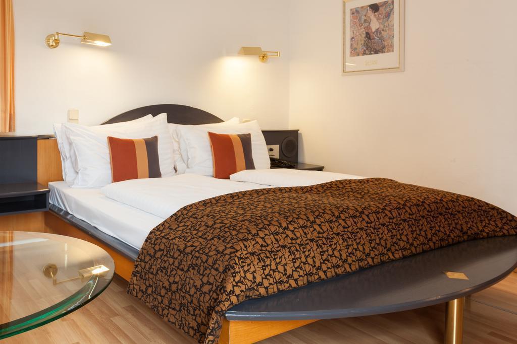 Отель Nestroy Wien 4*