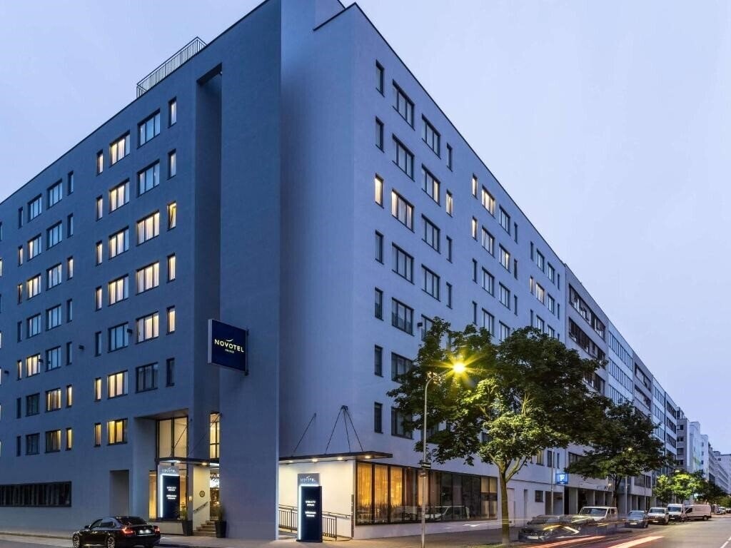 Отель Suite Novotel Wien City 1*