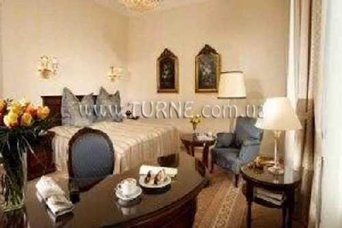 Отель De France 5*