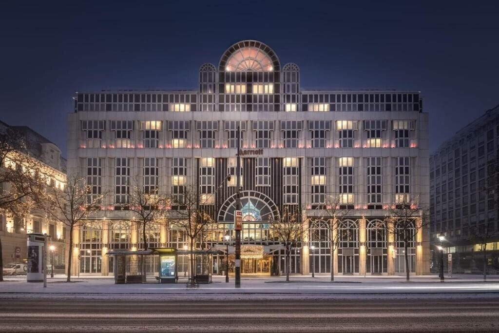 Отель Vienna Mariott Hotel 5*