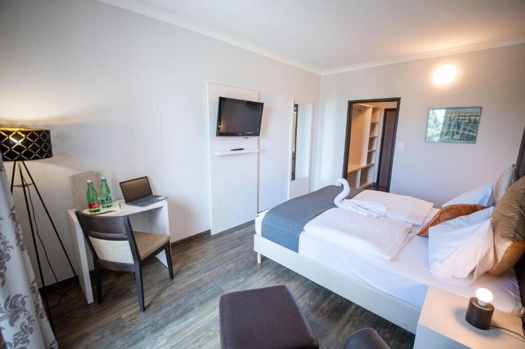 Hotel Marc Aurel 3* суреті