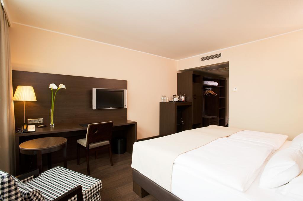 Hilton Vienna Danube 4* фотосуреті