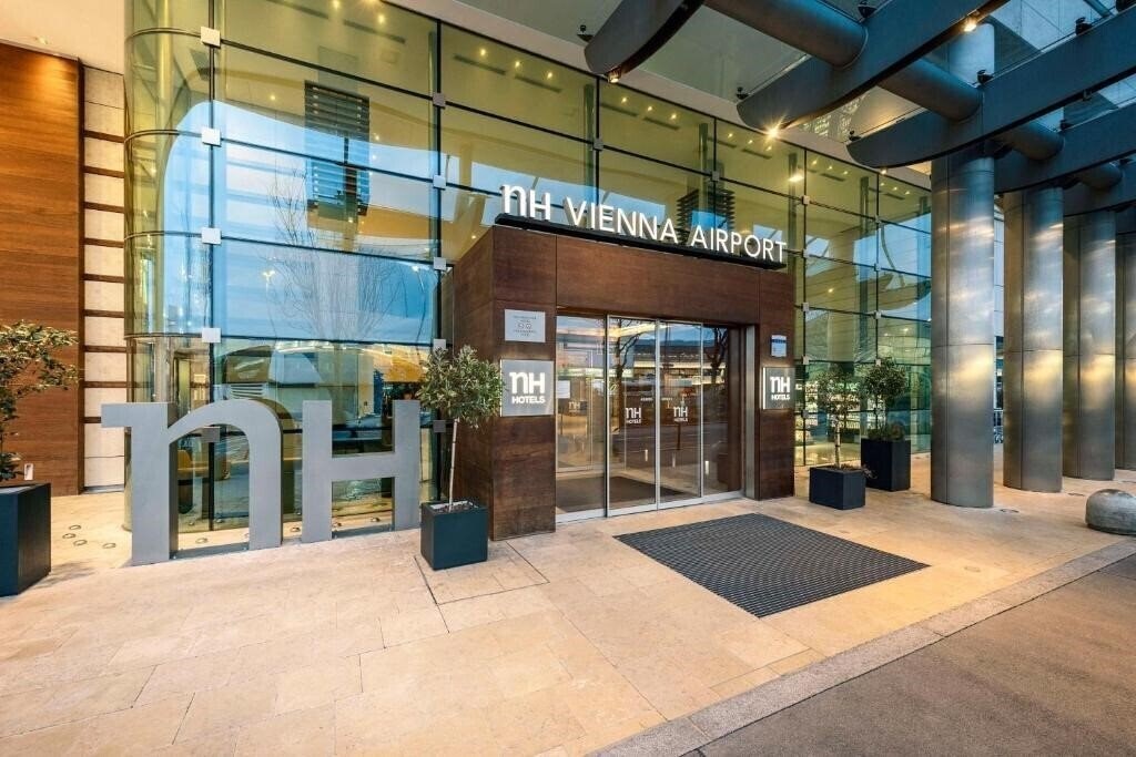 Отель Nh Vienna Airport Conference Center 3*