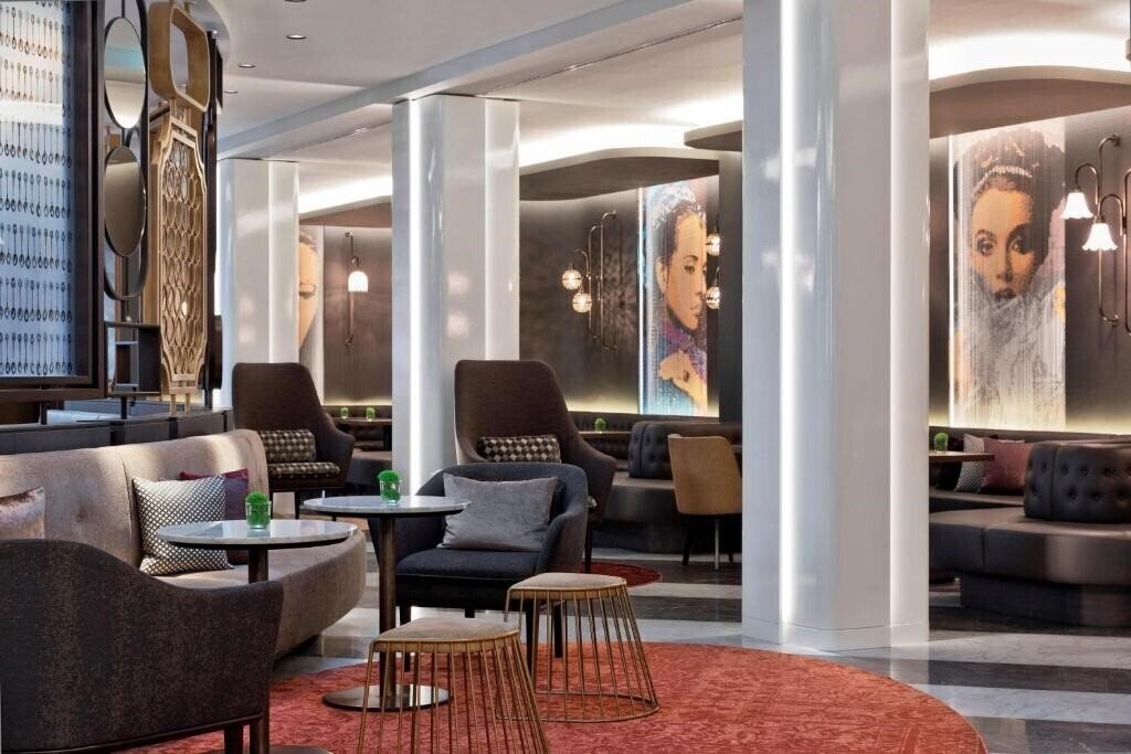 Отель Renaissance 4*