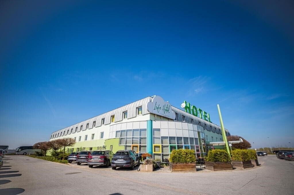 Life Hotel Vienna Airport 3* суреті