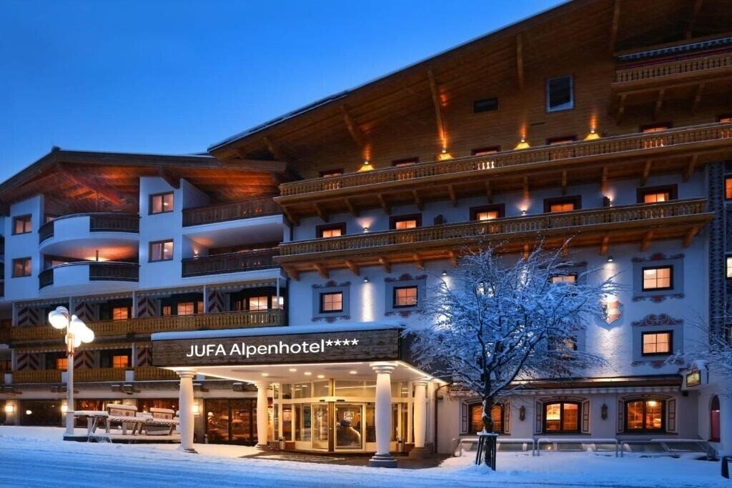 Отель Jufa Alpenhotel Saalbach 4*