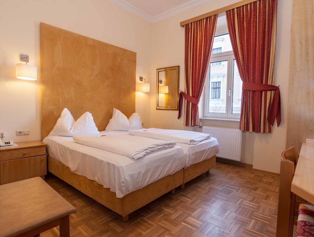 Изображение Mozart 4*