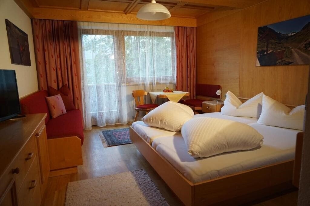 Фото Cornelia Villa Pension 3*