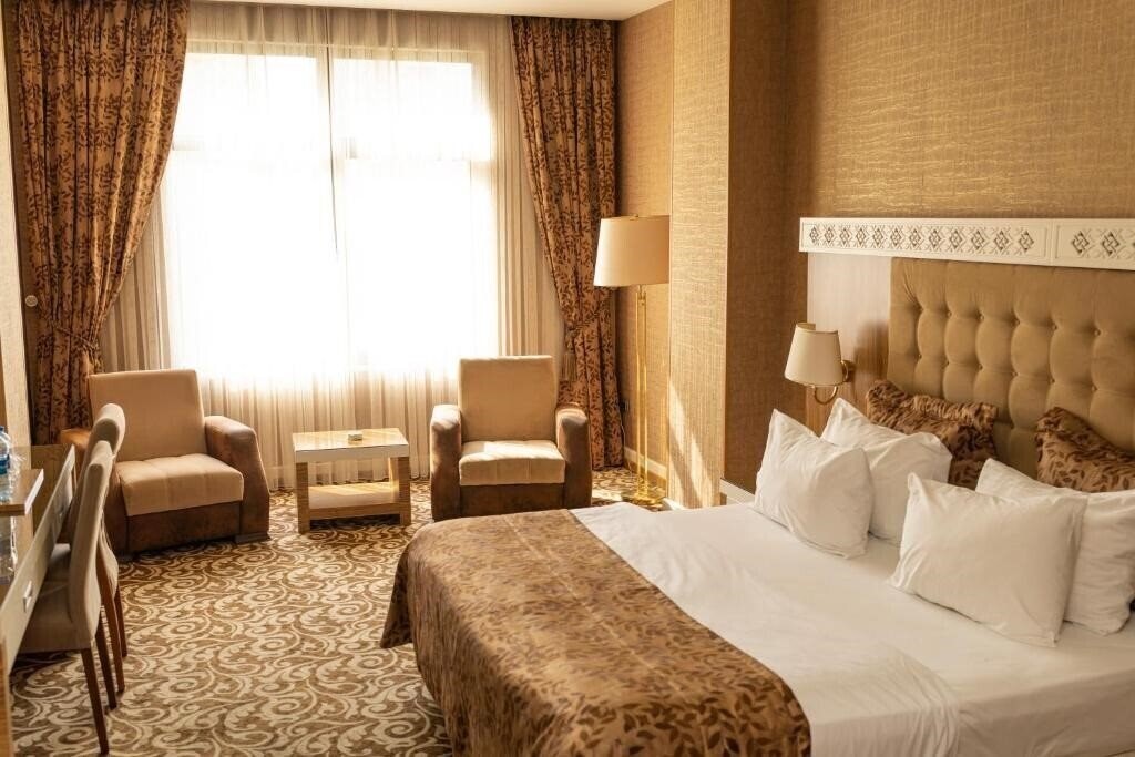 Divan Express Baku Hotel 4* суреті