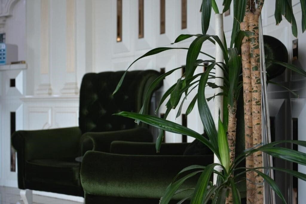 Отель Emerald 4*
