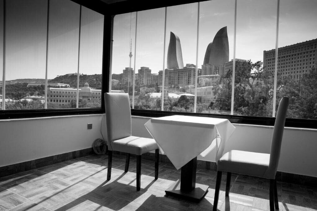 Картинка Town Gates 3*