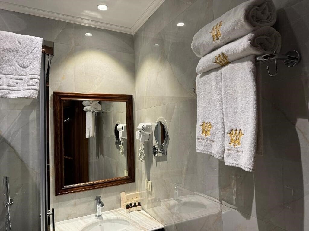 Midway Hotel 5* суреті