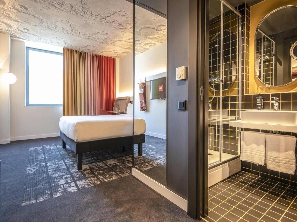 Фото Ibis Hotel 4*