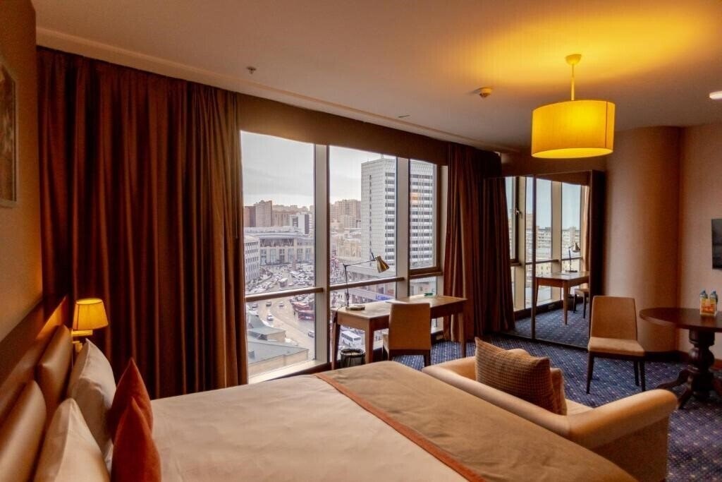 Parkside Hotel & Apartments 4* қонақ үйі