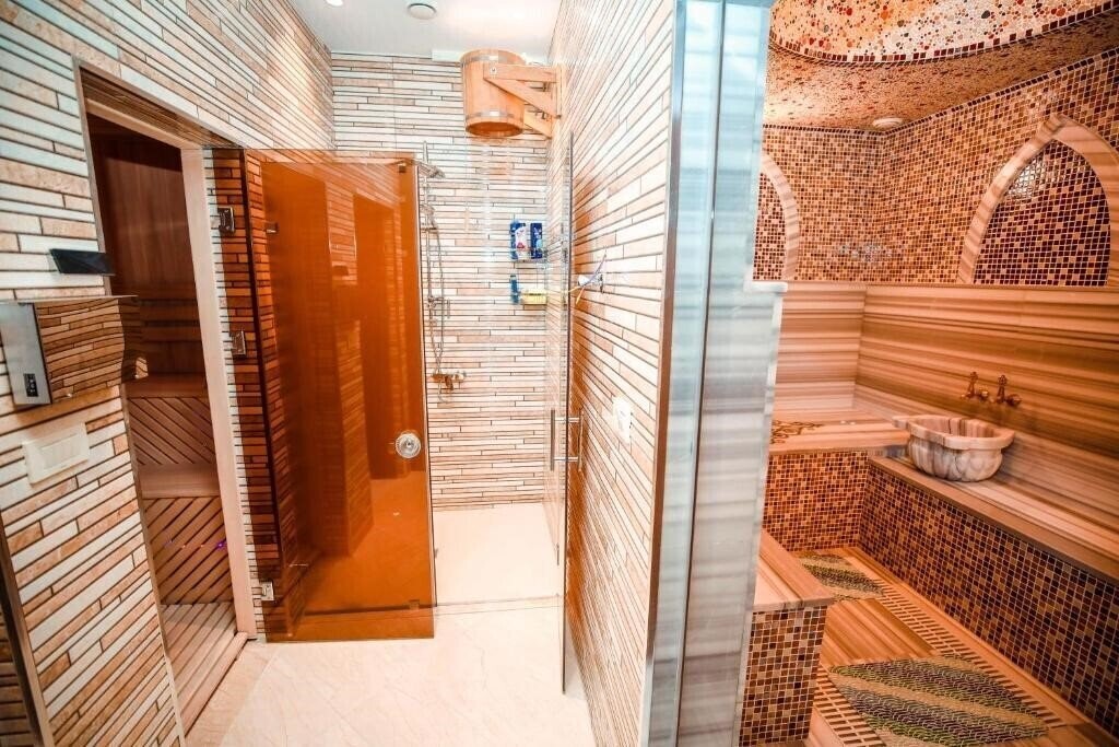 Фото Regal Inn Badamdar Hotel 4*