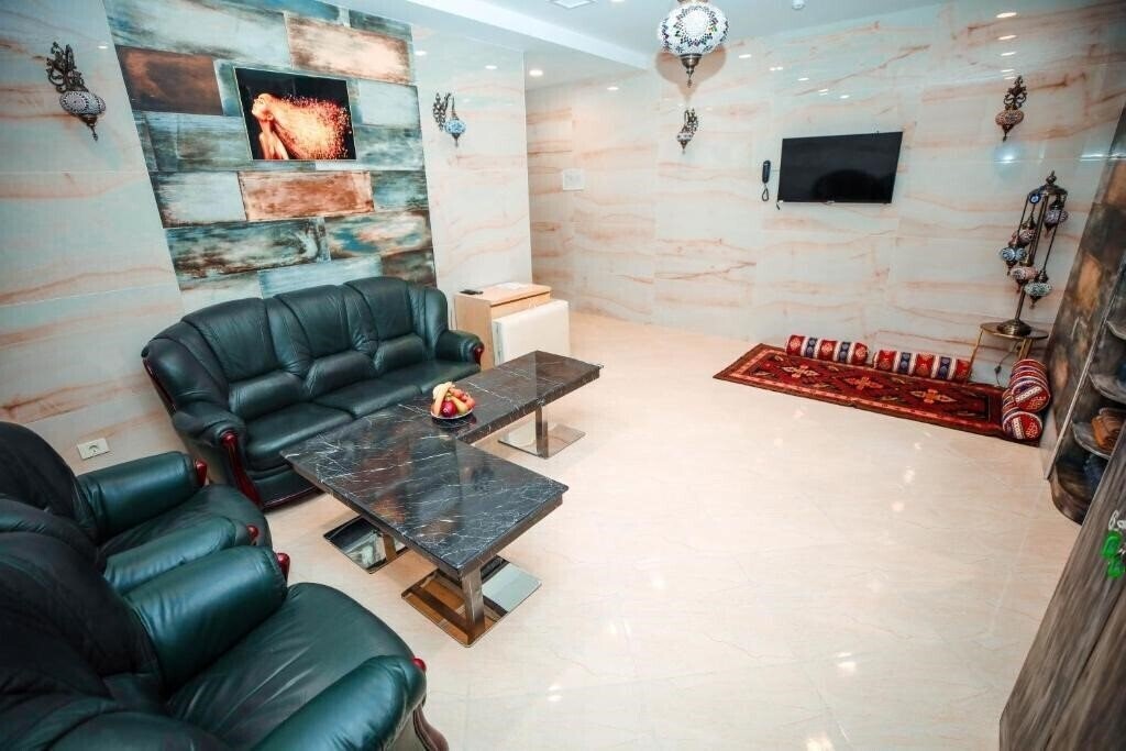 Изображение Regal Inn Badamdar Hotel 4*