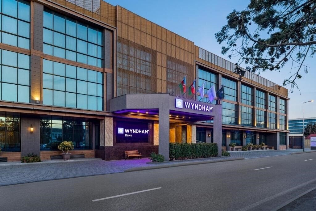 Отель Wyndham Baku Hotel 5*