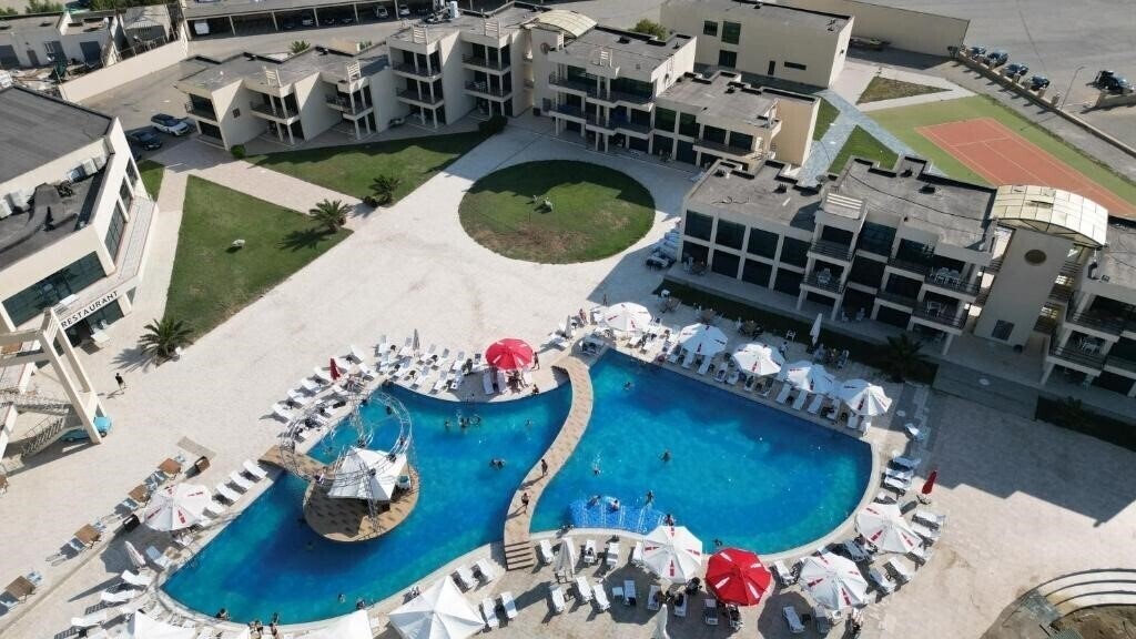 Отель Golden Beach Hotel 4*