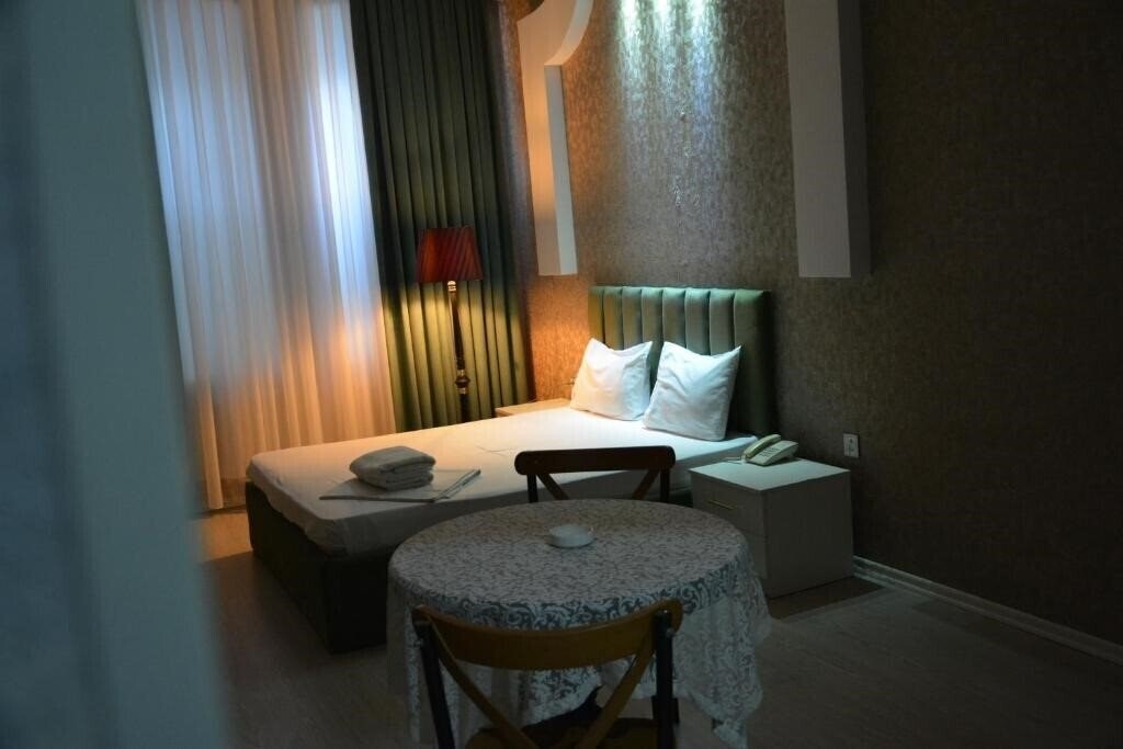 Perron Hotel Baku 3* суреті