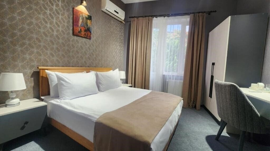 Chambers Hotel (ex. Chamblers Hotel, Moon Light, Moon Light Old City) 4* қонақ үйі