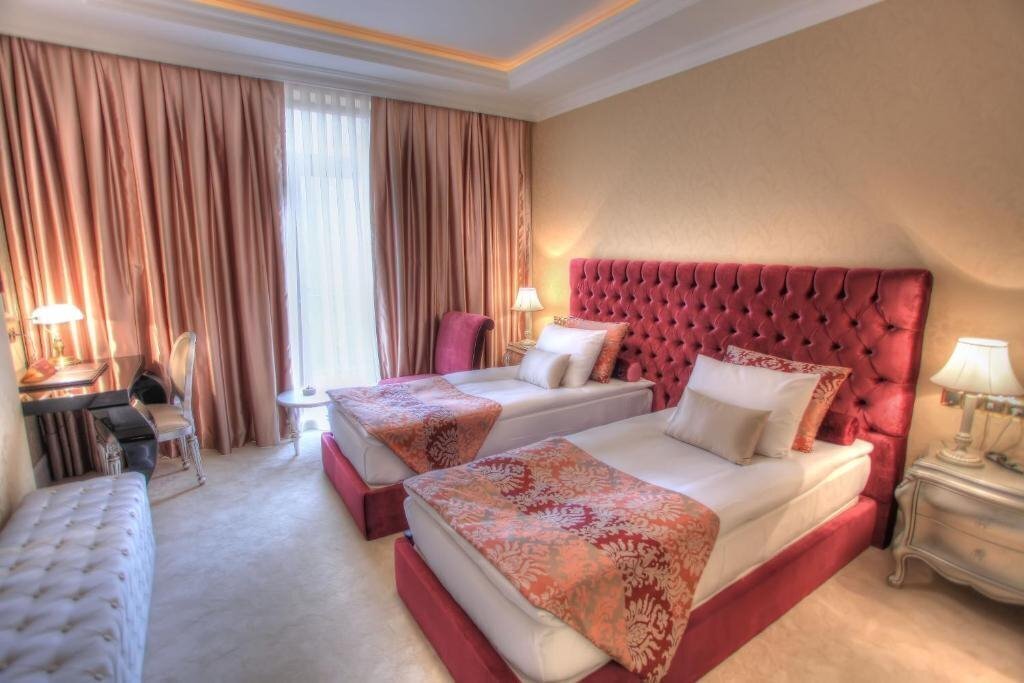 Картинка Lake Palace 4*