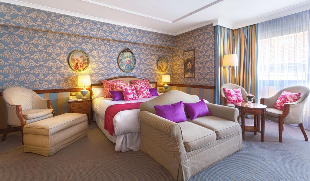 Отель Izan Avenue Louise 4*