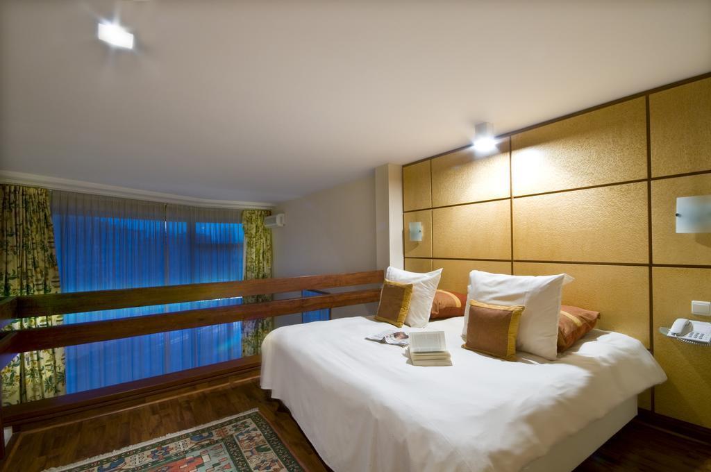 B-Aparthotel Montgomery 4* қонақ үйі