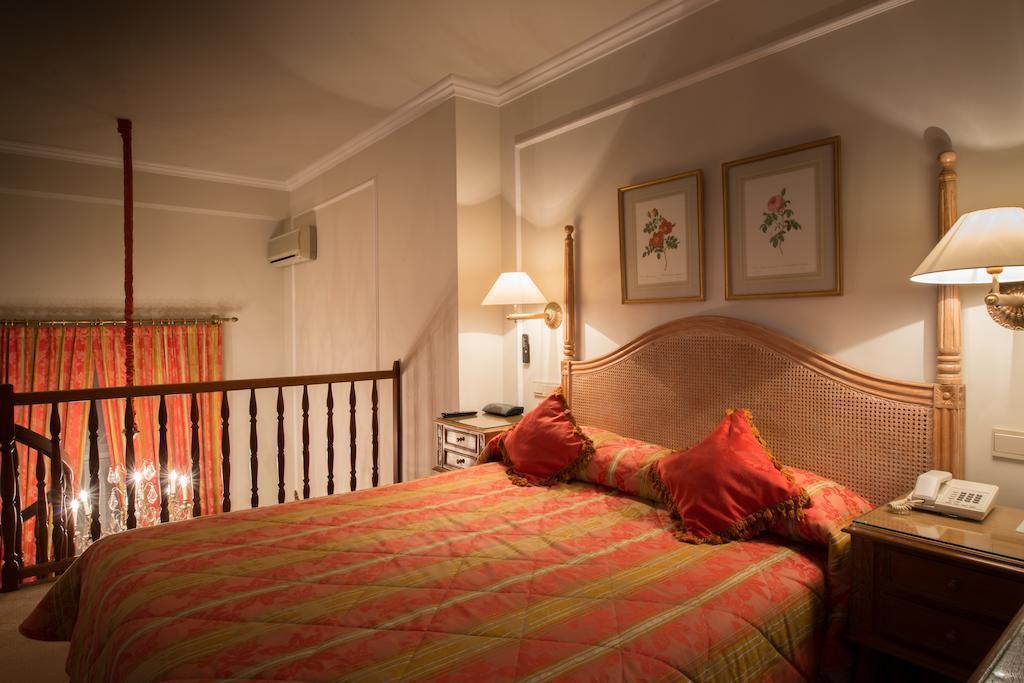 Manos Stephanie 4* фотосуреті